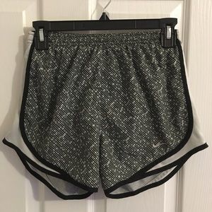 NIKE RUNNING SHORTS XS